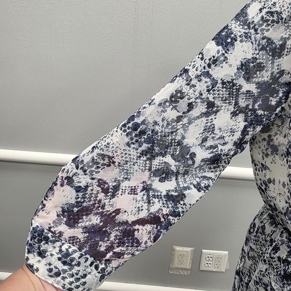 Vince Camuto Blue and White Midi Dress - Picture 5 of 9